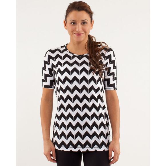 Lululemon Devotion Short Sleeve Tee Arrow Chevron White Black / Heathered Black - Picture 1 of 12